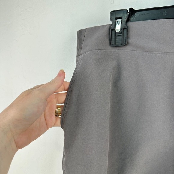 Athleta Shorts Womens Size 8 Purple Elastic Waist Stretch Workout Activewear - Picture 3 of 10